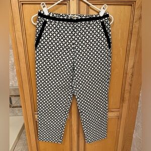 Talbots black and white geometric shape capris.